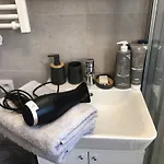 Cozy Prague Airport- 5 Minute Drive From Airport דירה *