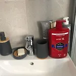 Cozy Prague Airport- 5 Minute Drive From Airport *