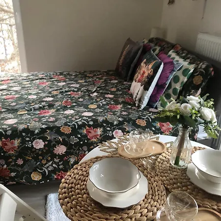 Cozy Prague Airport- 5 Minute Drive From Airport Тухомержице
