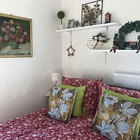 Cozy Prague Airport- 5 Minute Drive From Airport *