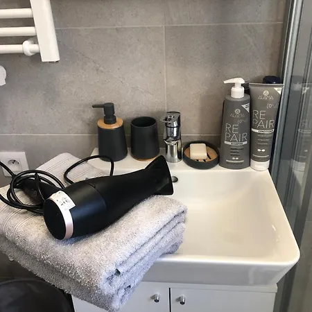 Cozy Prague Airport- 5 Minute Drive From Airport דירה *