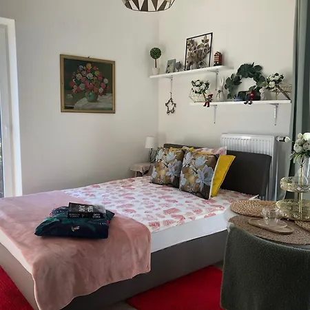 Cozy Prague Airport- 5 Minute Drive From Airport דירה Tuchomerice