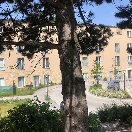 Cozy Prague Airport- 5 Minute Drive From Airport