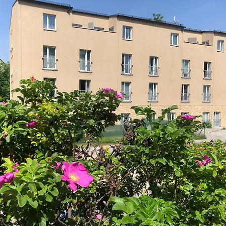 Cozy Prague Airport- 5 Minute Drive From Airport *