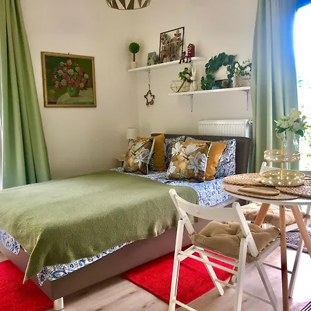 Cozy Prague Airport- 5 Minute Drive From Airport 아파트 Tuchomerice