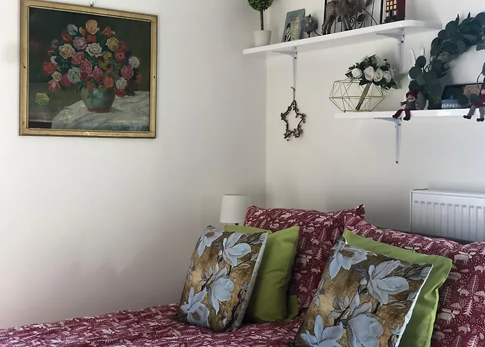 Cozy Prague Airport- 5 Minute Drive From Airport