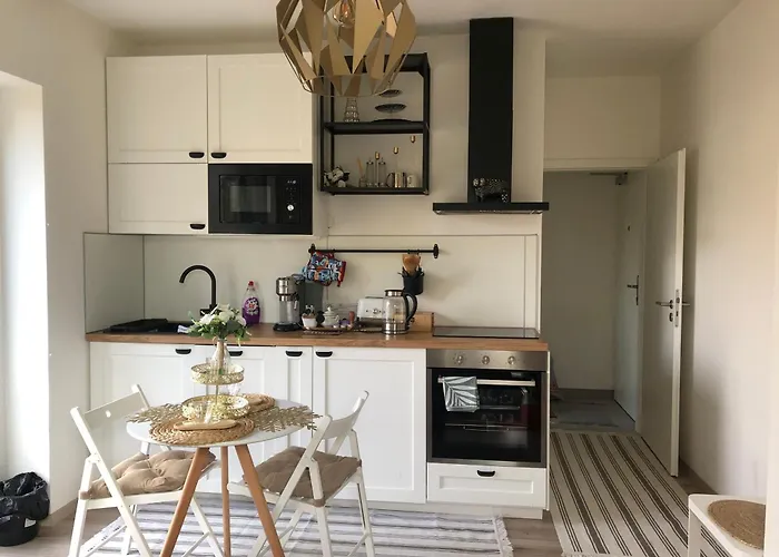 Cozy Prague Airport- 5 Minute Drive From Airport