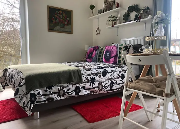 Cozy Prague Airport- 5 Minute Drive From Airport