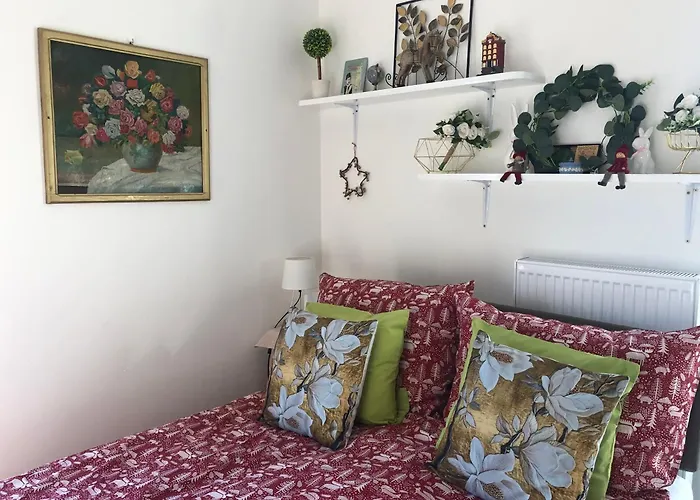 Cozy Prague Airport- 5 Minute Drive From Airport *